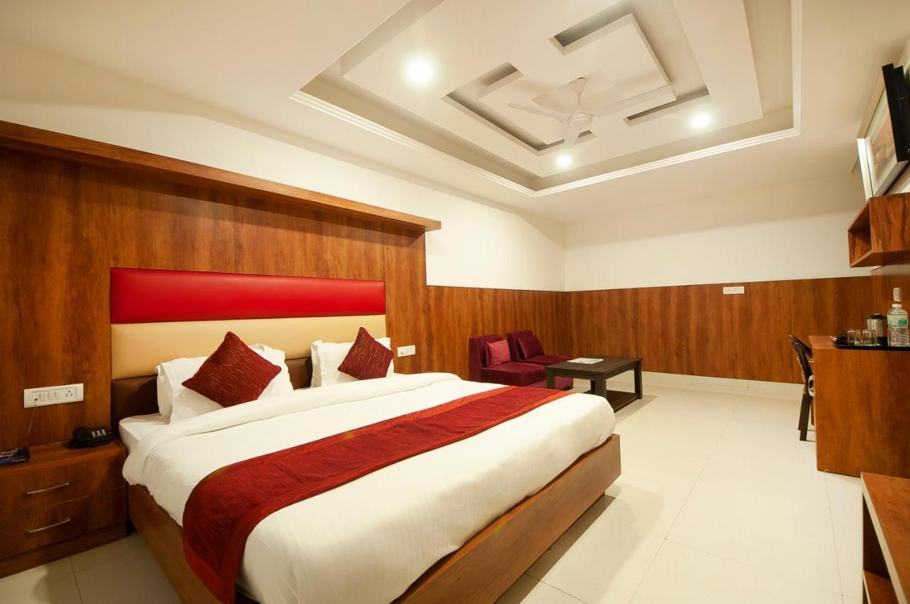 Hotel Sm Suits Near Delhi Airport-Unit By Grand Urban Luxury Ню Делхи Екстериор снимка