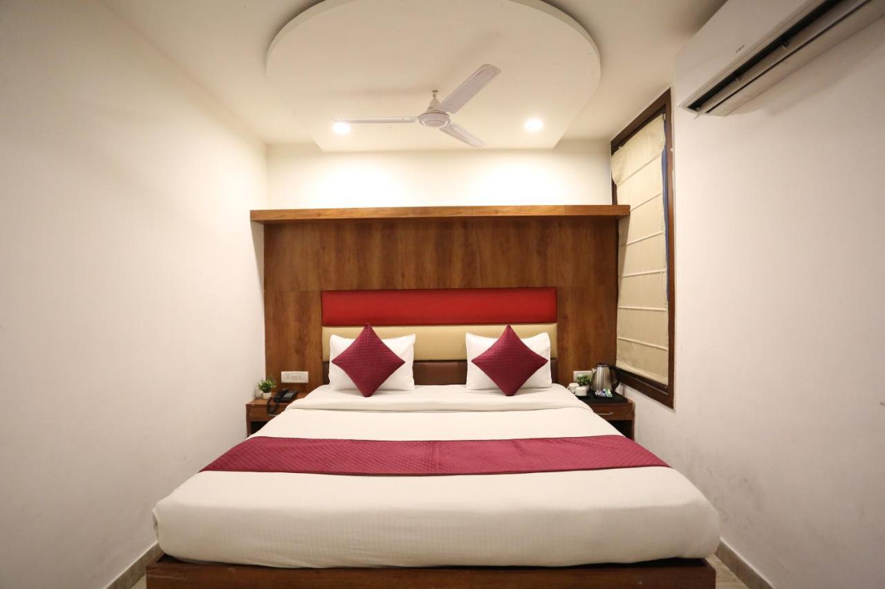 Hotel Sm Suits Near Delhi Airport-Unit By Grand Urban Luxury Ню Делхи Екстериор снимка