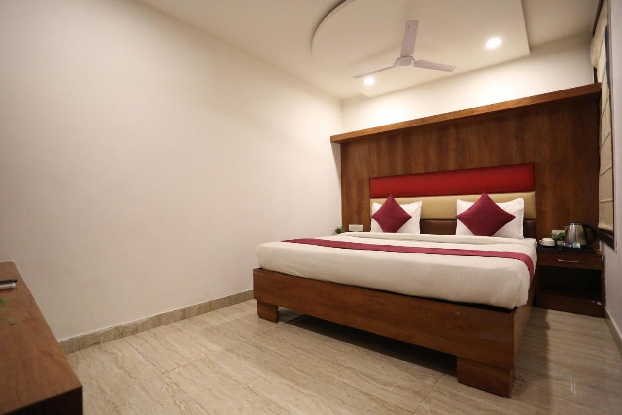 Hotel Sm Suits Near Delhi Airport-Unit By Grand Urban Luxury Ню Делхи Екстериор снимка
