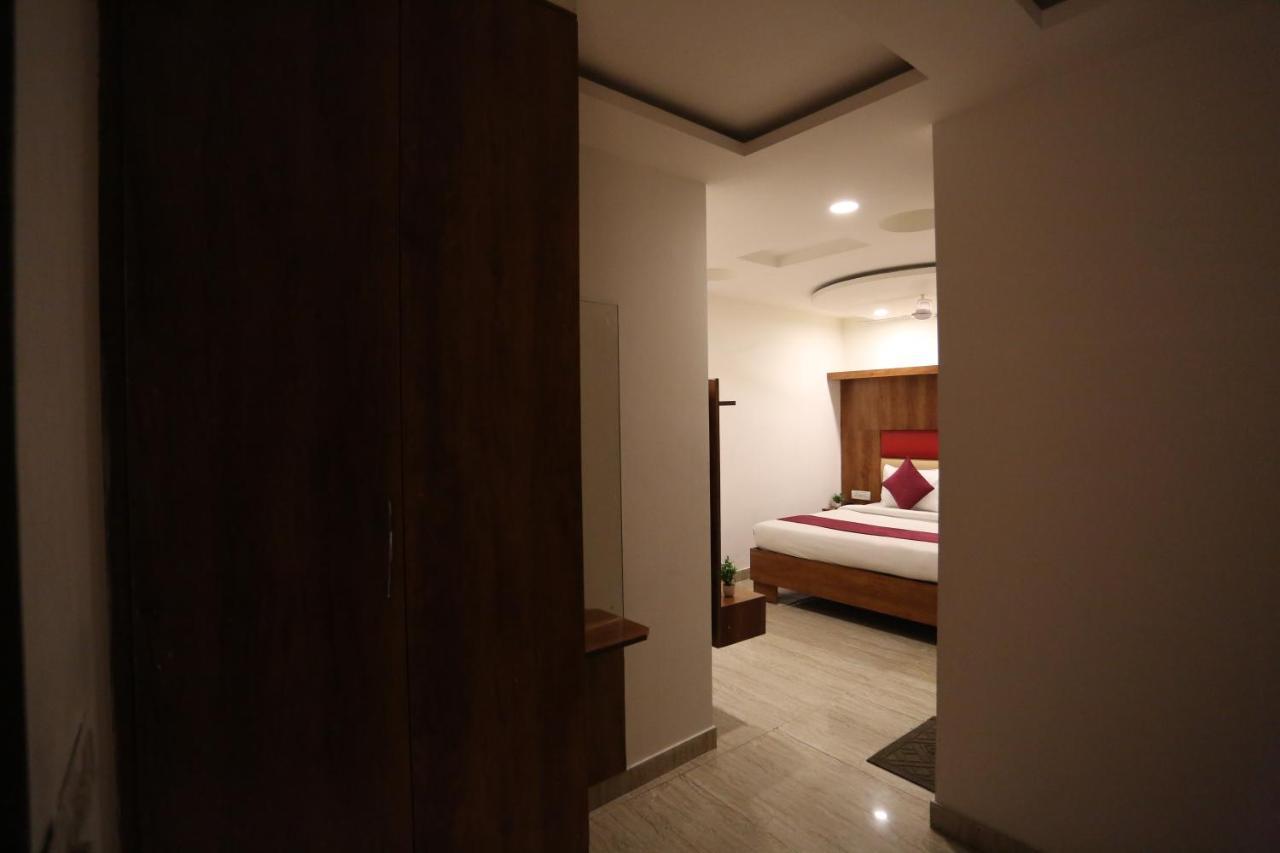 Hotel Sm Suits Near Delhi Airport-Unit By Grand Urban Luxury Ню Делхи Екстериор снимка