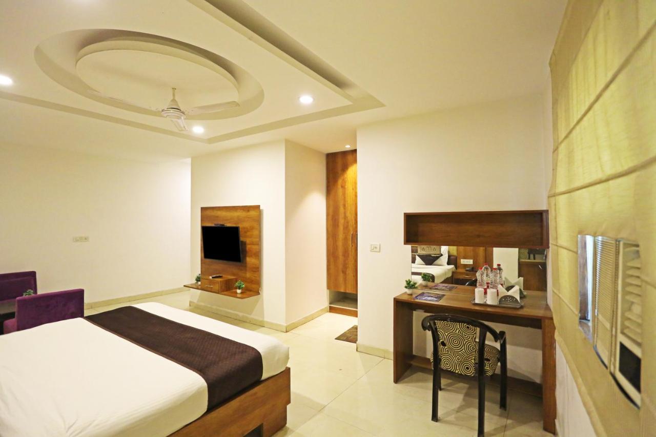 Hotel Sm Suits Near Delhi Airport-Unit By Grand Urban Luxury Ню Делхи Екстериор снимка