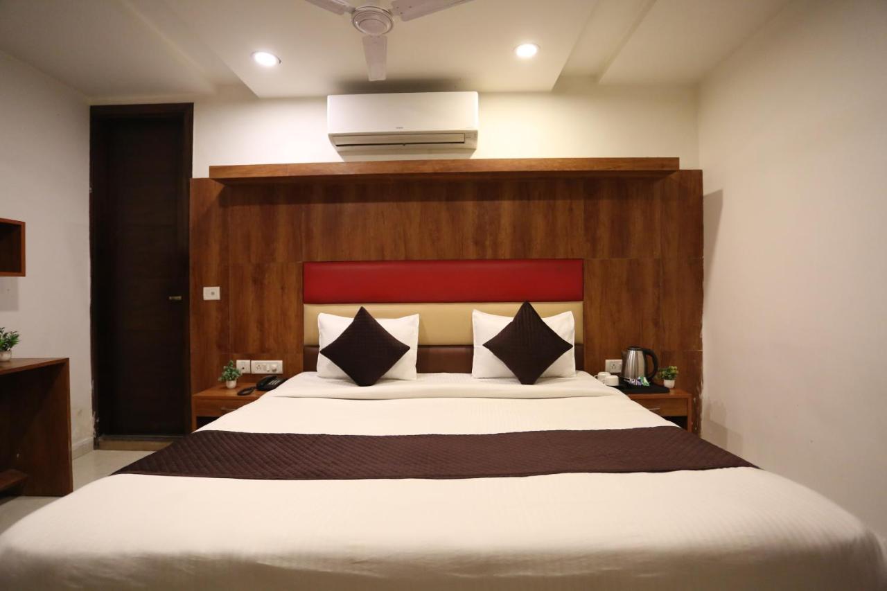 Hotel Sm Suits Near Delhi Airport-Unit By Grand Urban Luxury Ню Делхи Екстериор снимка