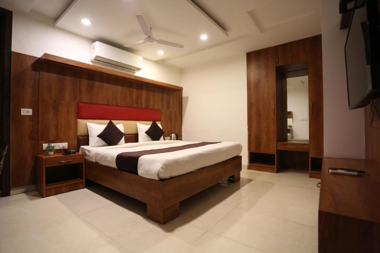 Hotel Sm Suits Near Delhi Airport-Unit By Grand Urban Luxury Ню Делхи Екстериор снимка