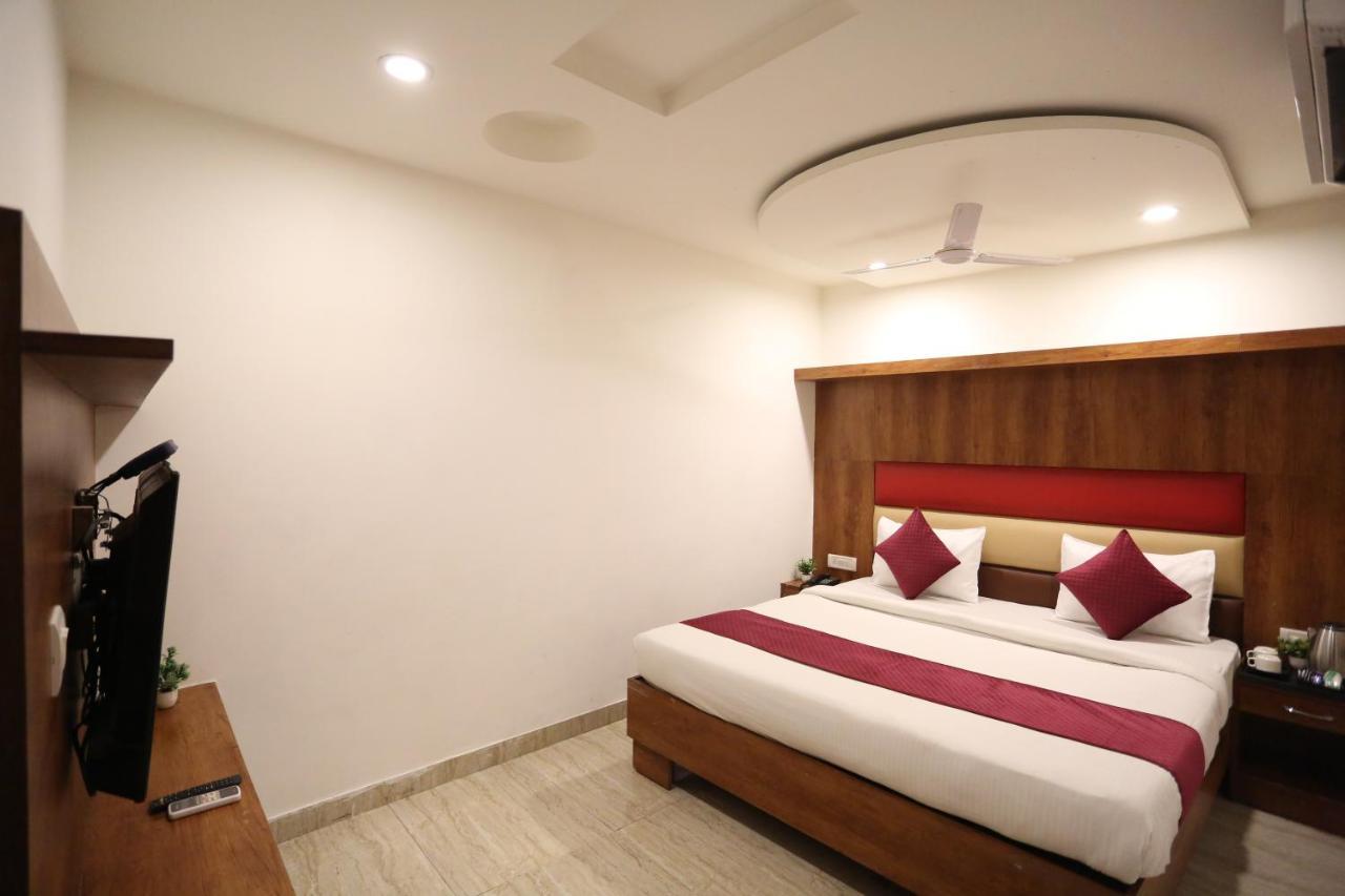 Hotel Sm Suits Near Delhi Airport-Unit By Grand Urban Luxury Ню Делхи Екстериор снимка