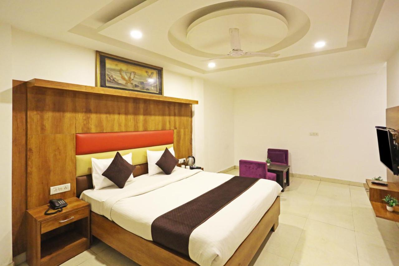 Hotel Sm Suits Near Delhi Airport-Unit By Grand Urban Luxury Ню Делхи Екстериор снимка