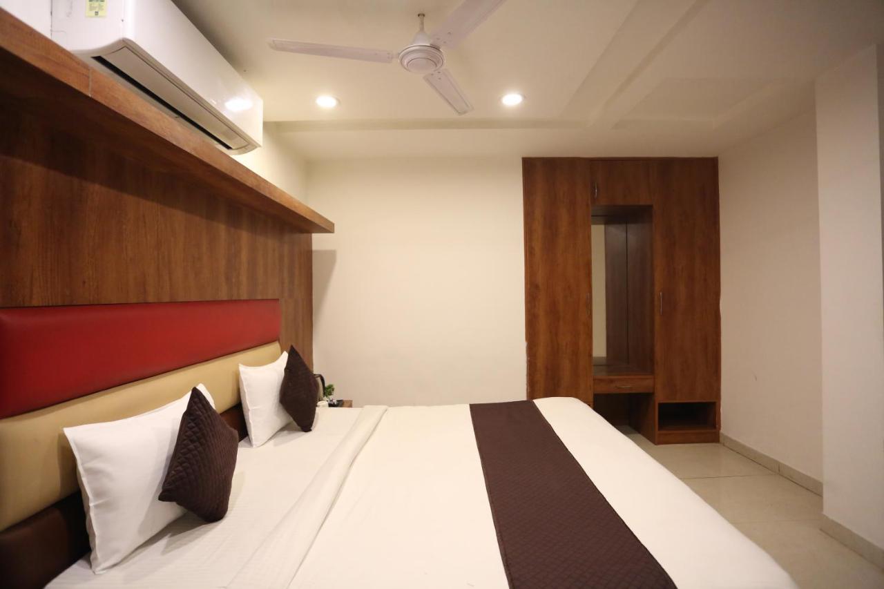 Hotel Sm Suits Near Delhi Airport-Unit By Grand Urban Luxury Ню Делхи Екстериор снимка
