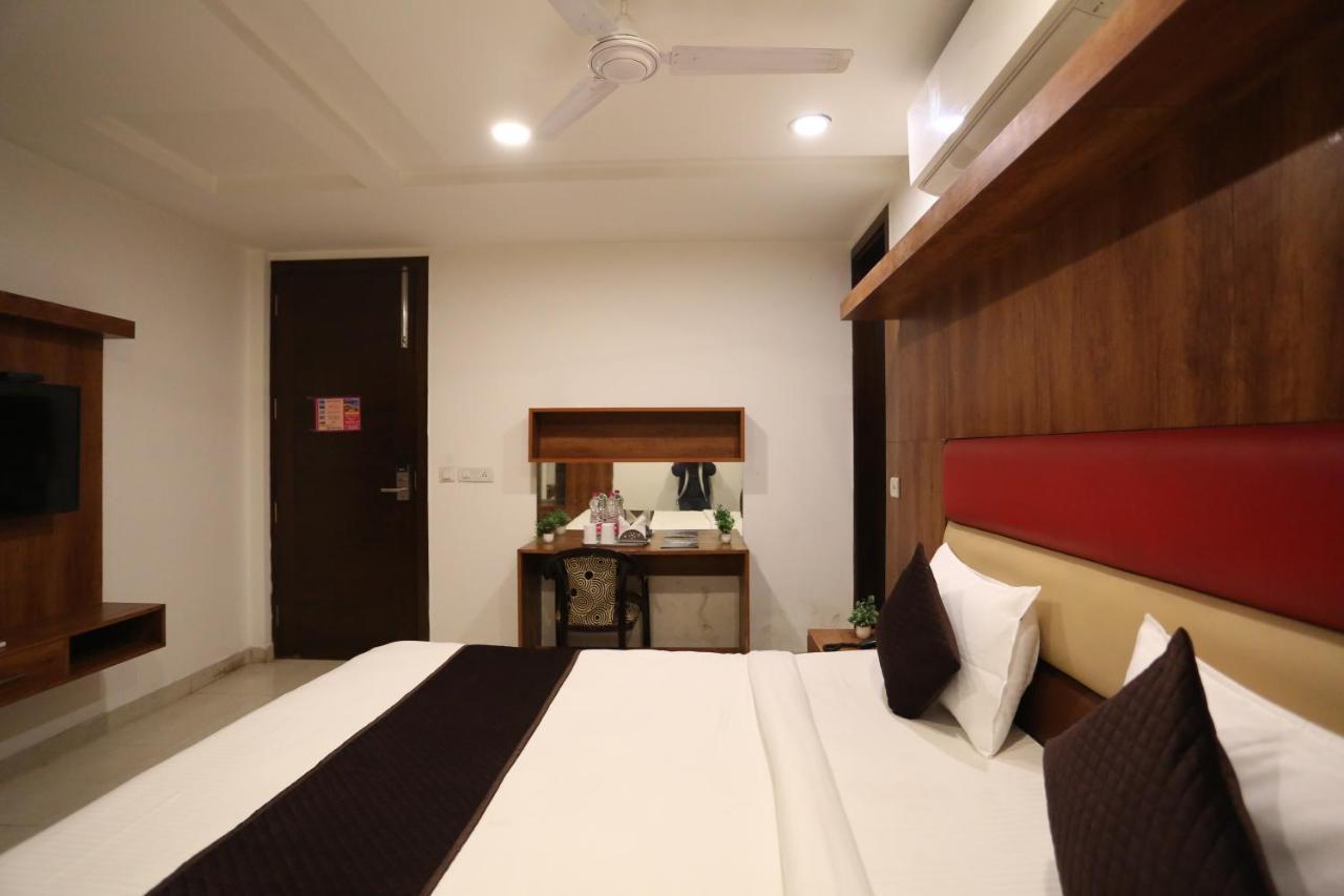 Hotel Sm Suits Near Delhi Airport-Unit By Grand Urban Luxury Ню Делхи Екстериор снимка