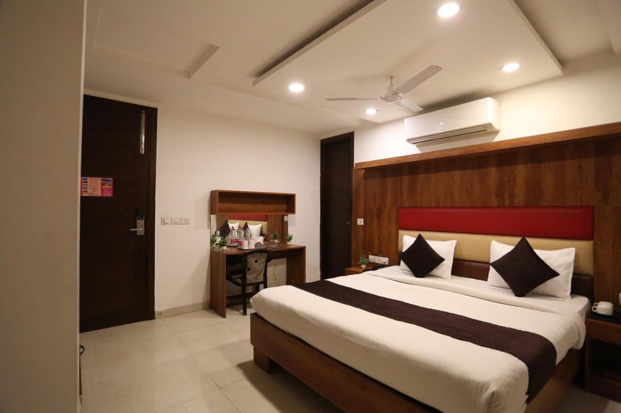 Hotel Sm Suits Near Delhi Airport-Unit By Grand Urban Luxury Ню Делхи Екстериор снимка