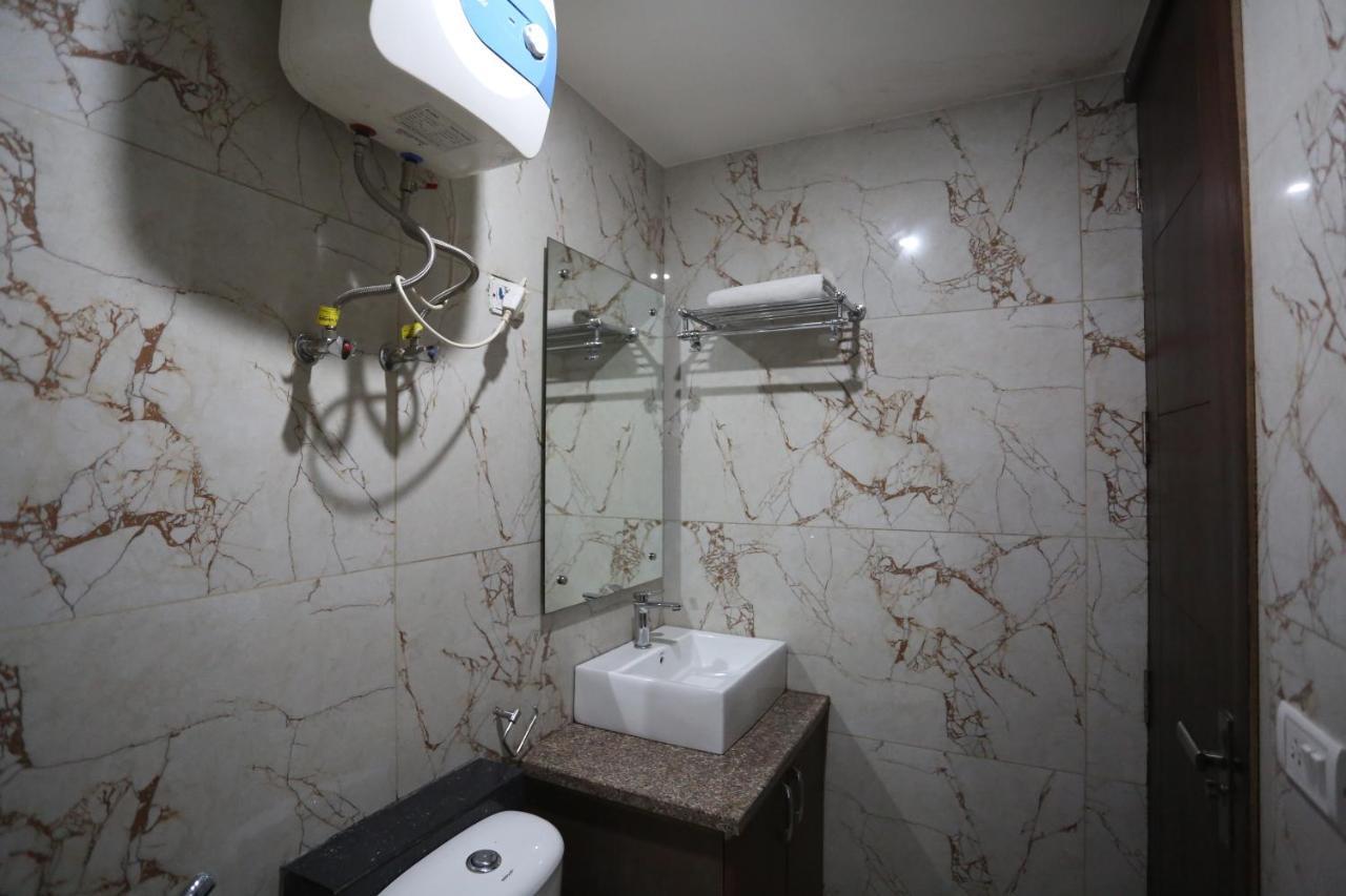 Hotel Sm Suits Near Delhi Airport-Unit By Grand Urban Luxury Ню Делхи Екстериор снимка