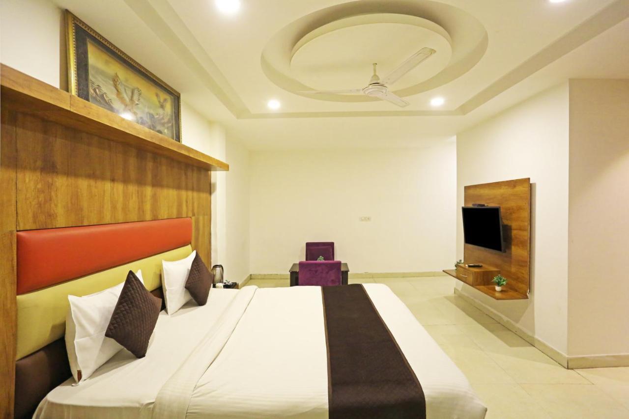 Hotel Sm Suits Near Delhi Airport-Unit By Grand Urban Luxury Ню Делхи Екстериор снимка