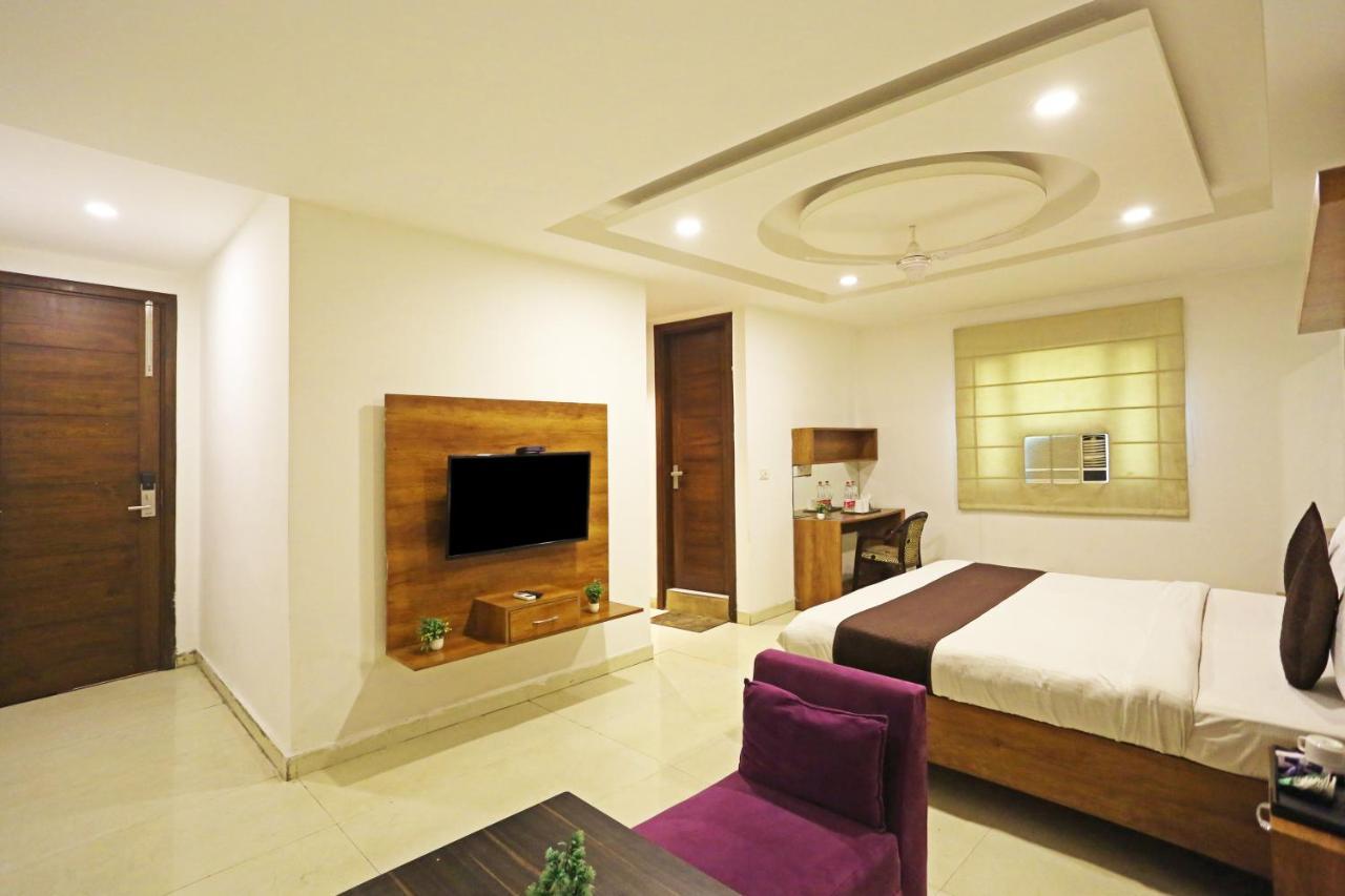 Hotel Sm Suits Near Delhi Airport-Unit By Grand Urban Luxury Ню Делхи Екстериор снимка