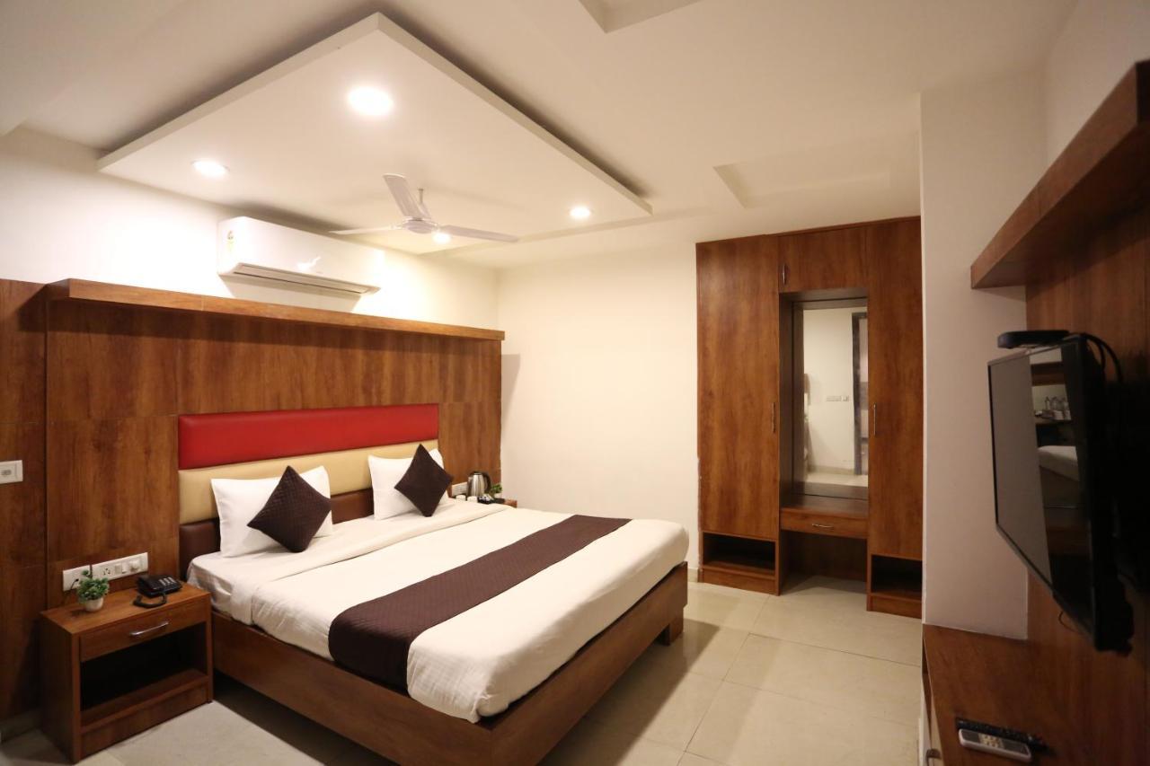 Hotel Sm Suits Near Delhi Airport-Unit By Grand Urban Luxury Ню Делхи Екстериор снимка