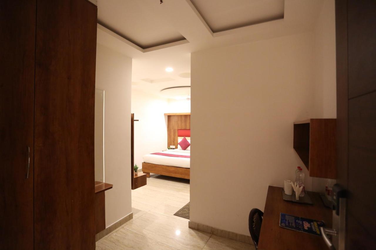 Hotel Sm Suits Near Delhi Airport-Unit By Grand Urban Luxury Ню Делхи Екстериор снимка