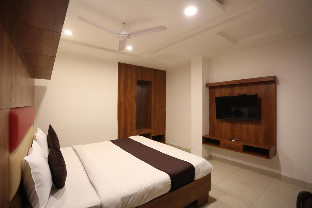 Hotel Sm Suits Near Delhi Airport-Unit By Grand Urban Luxury Ню Делхи Екстериор снимка